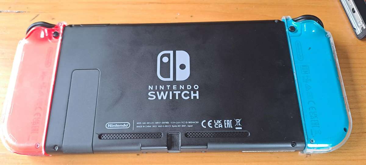 Nintendo Switch V2 + 128 gigabyte Sd card