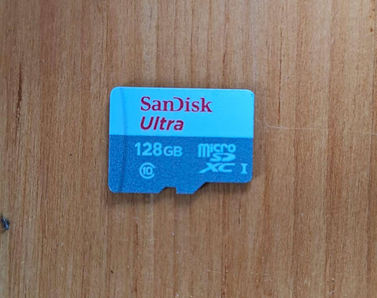 Nintendo Switch V2 + 128 gigabyte Sd card