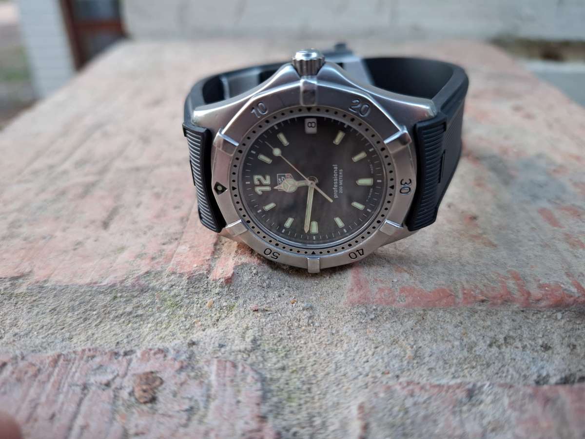 Tag Heuer Mens 2000 Classic Quartz Black Dial WK1110