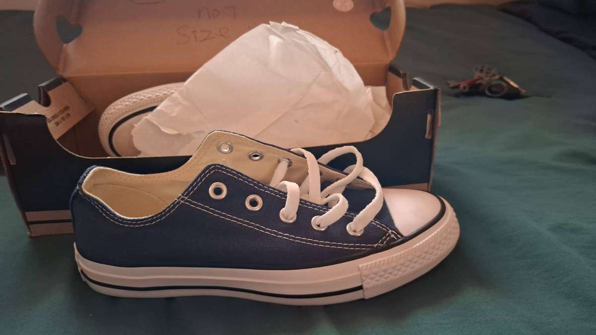 Converse Unisex Size UK 4 (23cm)