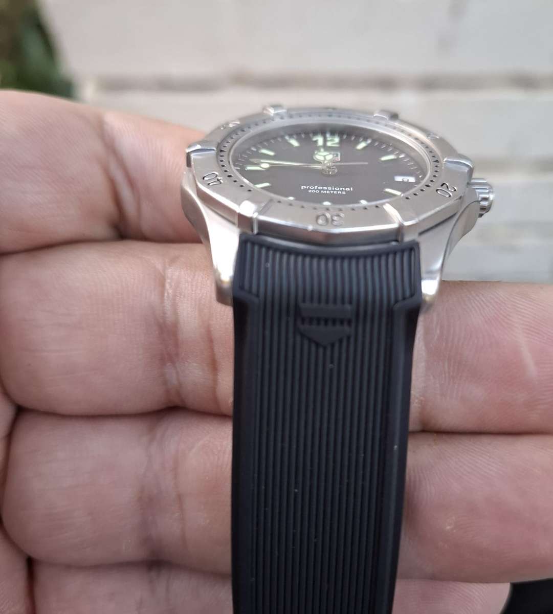 Tag Heuer Mens 2000 Classic Quartz Black Dial WK1110