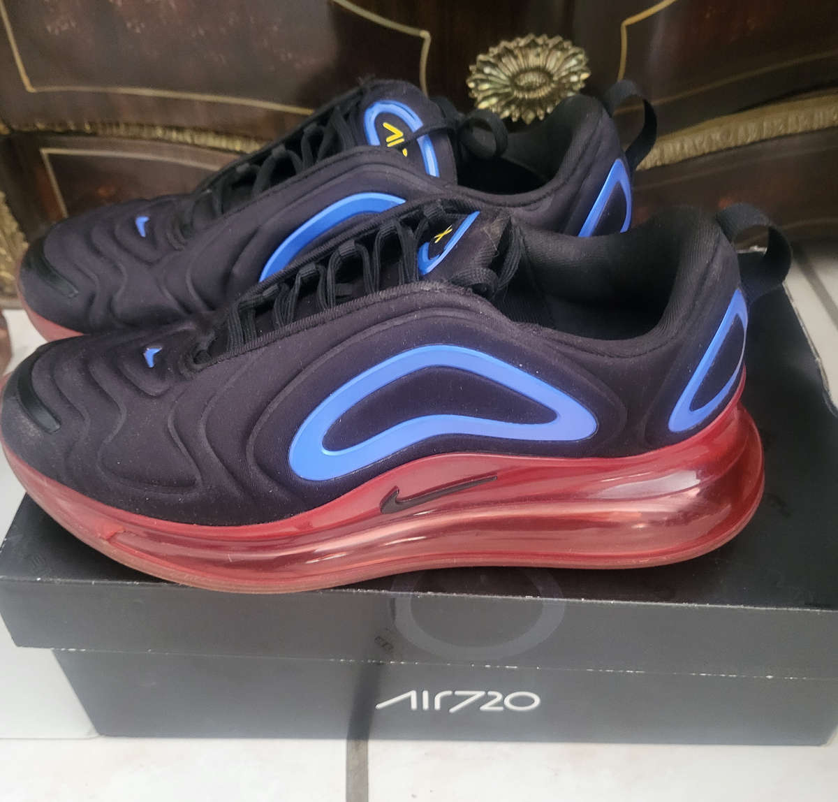 Nike Air Max 720 Black Blue Red Sneakers