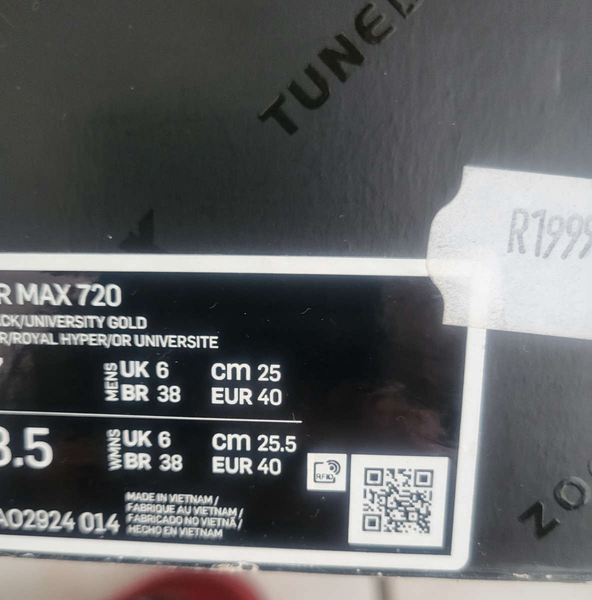 Nike Air Max 720 Black Blue Red Sneakers