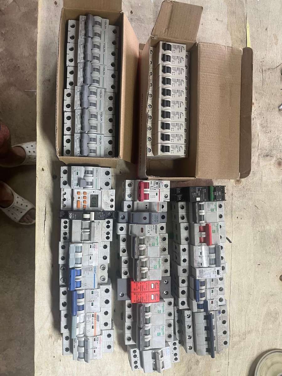 Electrical Swithes( breakers) ×40