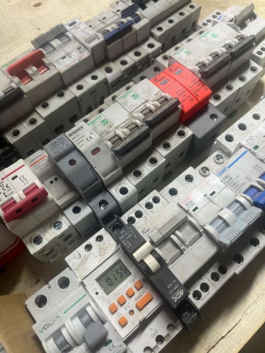 Electrical Swithes( breakers) ×40