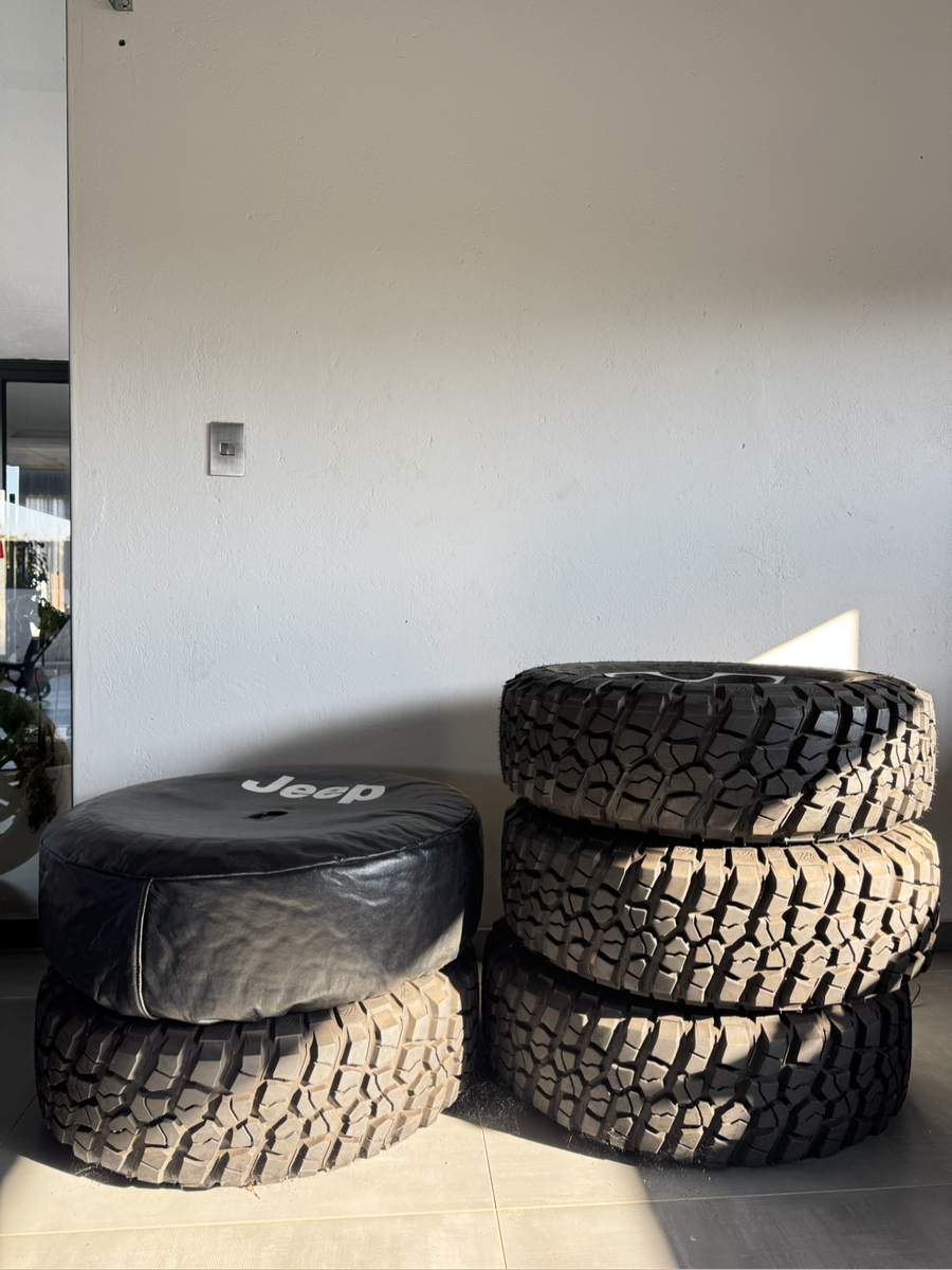 5x 2023 Jeep Wrangler Rubicon 3.6L V6 Unlimited Original Tyres and Mags