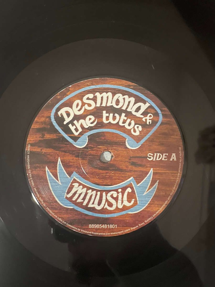 Desmond and the Tutus - Mnusic
