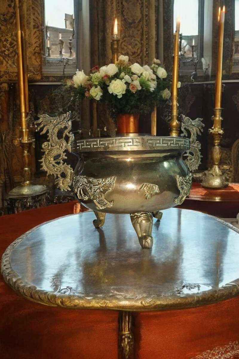 19th century Chinese brass jardinière