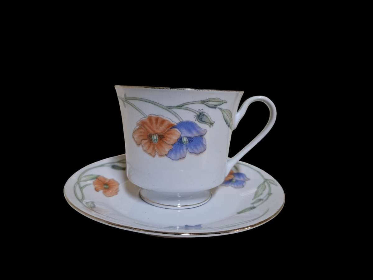 Porcelain floral tea cup due's