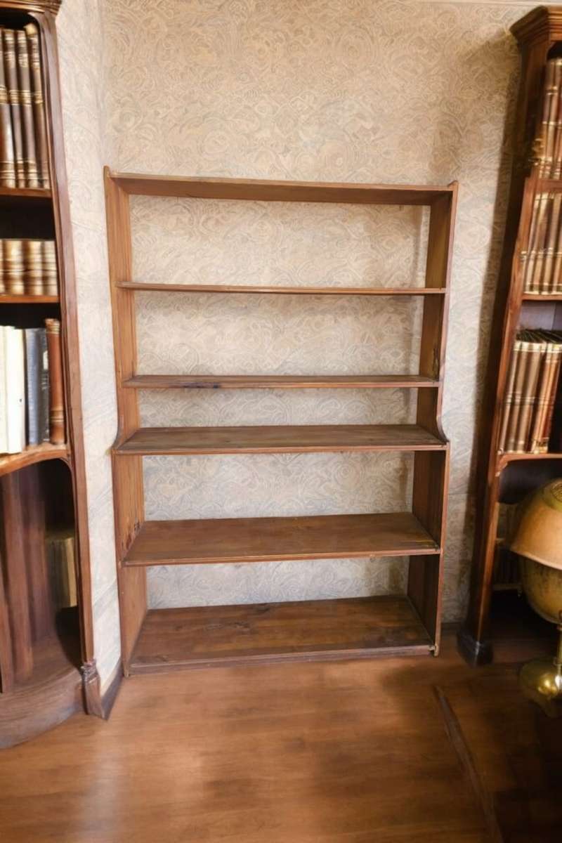 Solid Bookshelf