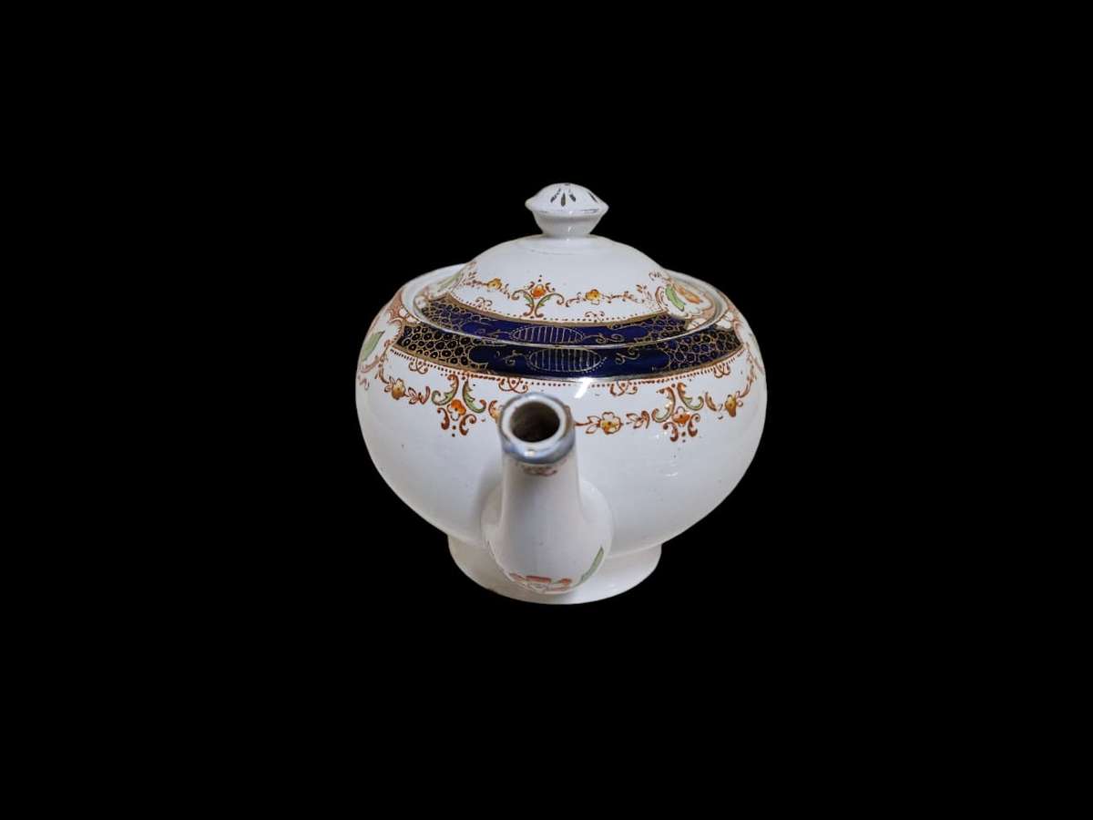 Antique Hampton Staffordshire 6 cup Tea Pot