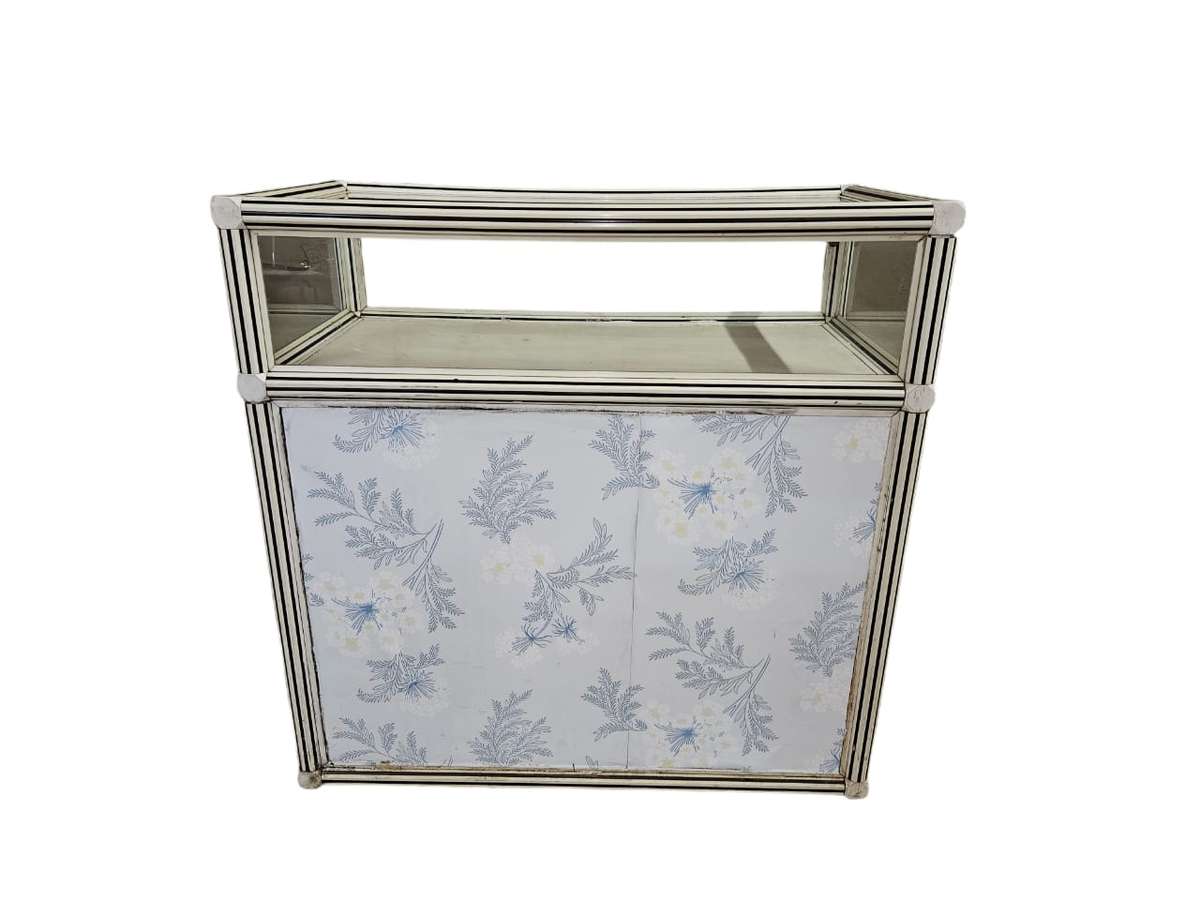 Jewelry Counter, featuring a charming glass top and sides. With its dimensions of 100x100x30cm