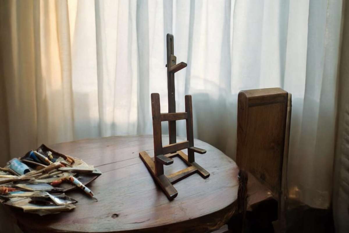 Small Wooden Adjustable Easel