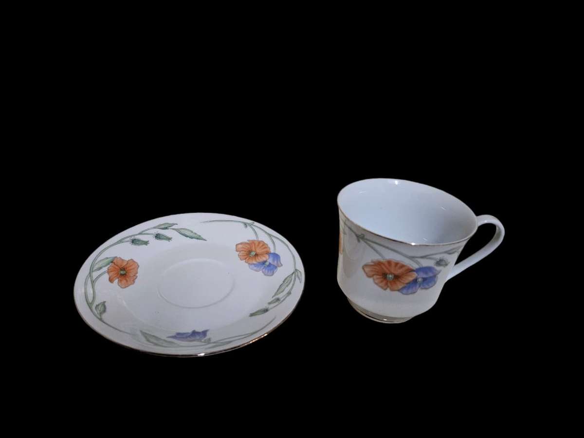 Porcelain floral tea cup due's