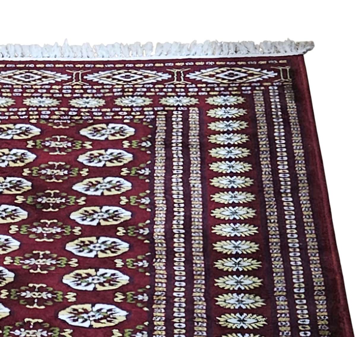 Bukhara Style Machine made made Area Rug