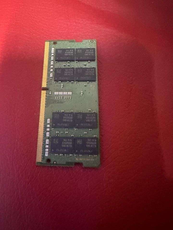 SAMSUNG 16GB 2Rx8 PC4 - 2666V-SE1-11