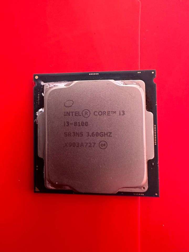INTEL i3 8100 8th Gen** DESKTOP PROCESSOR ** GOOD CONDITION **
