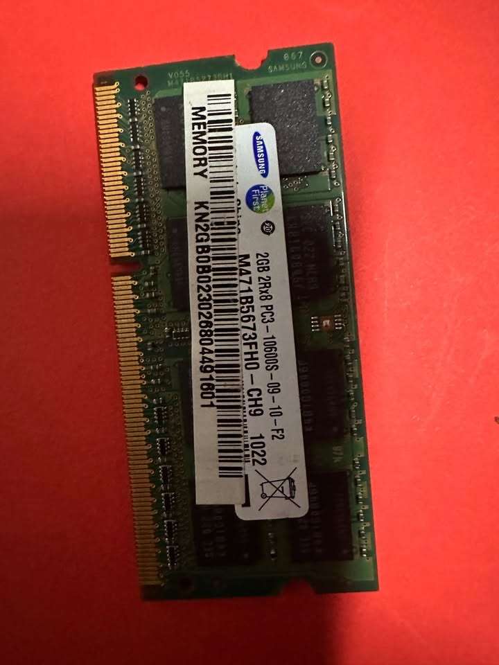 Samsung 2GB DDR3 RAM PC3-10600 204-Pin Laptop SODIMM