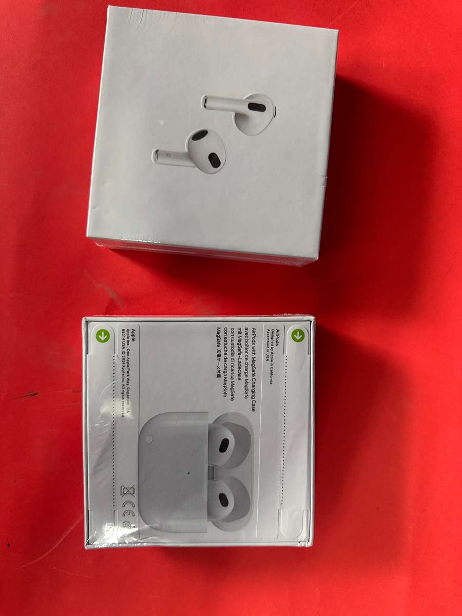 Apple AirPods (3rd generation) with MagSafe Charging Case