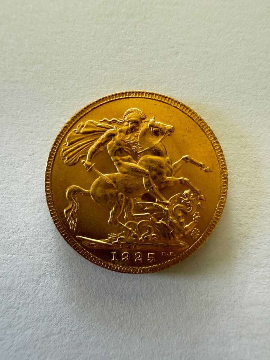 English 1 pond gold coin 1925