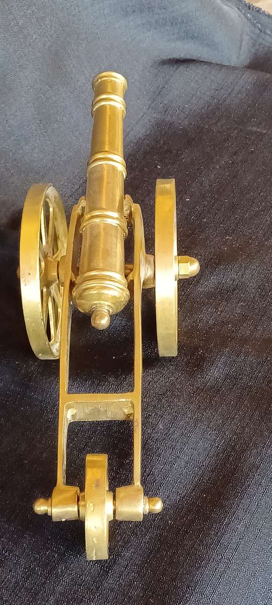 STUNNING VINTAGE BRASS MODEL CANNON