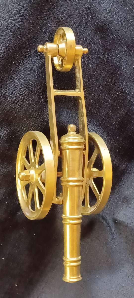 STUNNING VINTAGE BRASS MODEL CANNON
