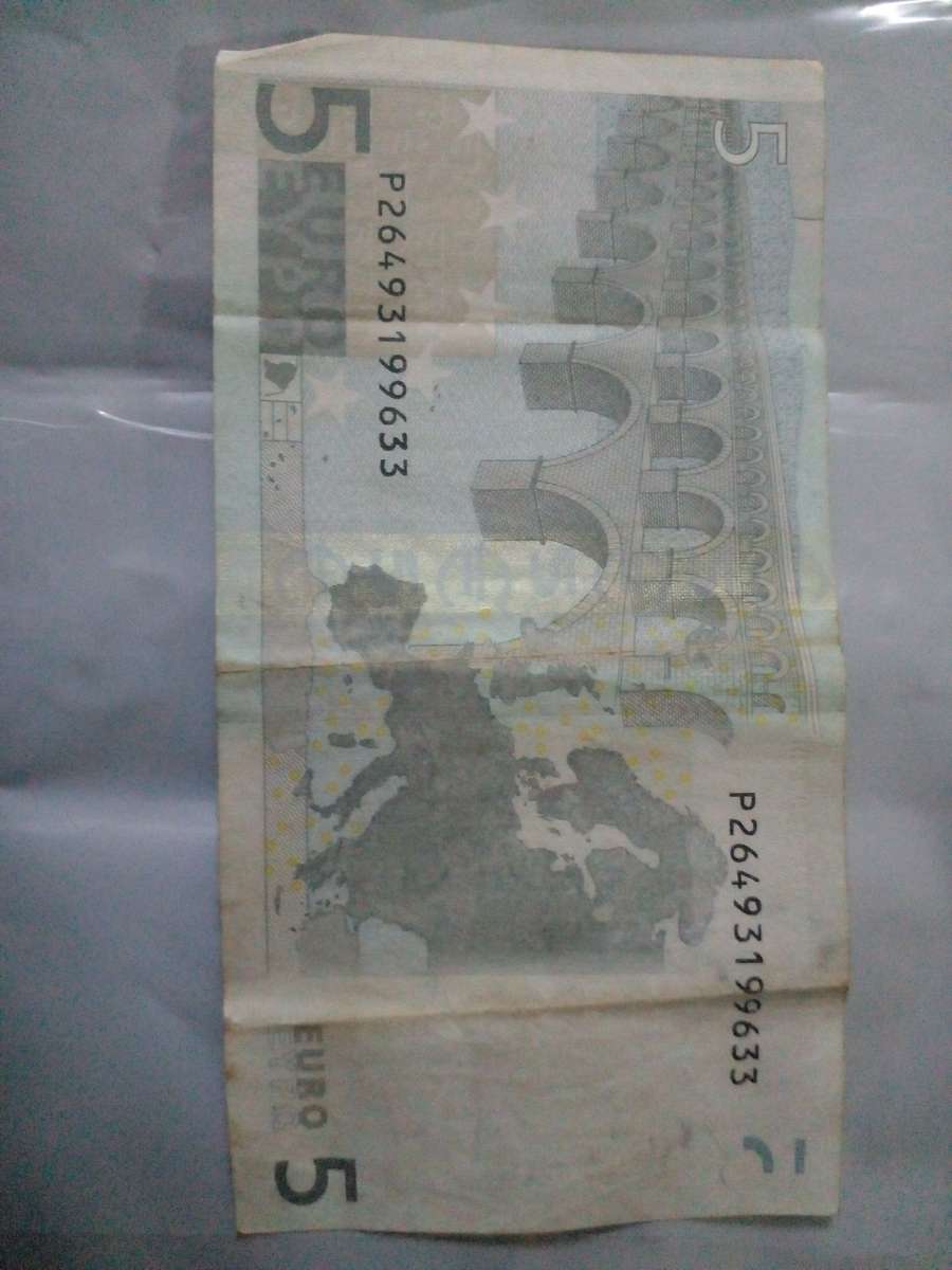 5 Euro and Pound
