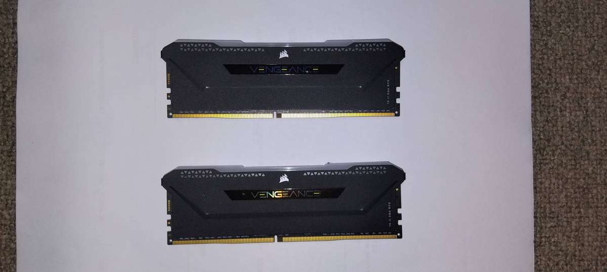 16 GB DDR4 RAM (RGB)