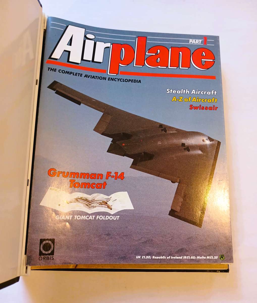 Airplane, The Complete Aviation Encyclopedia, Binder plus 14 Manazines