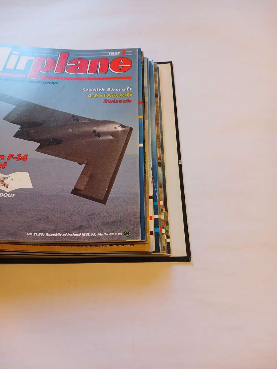 Airplane, The Complete Aviation Encyclopedia, Binder plus 14 Manazines