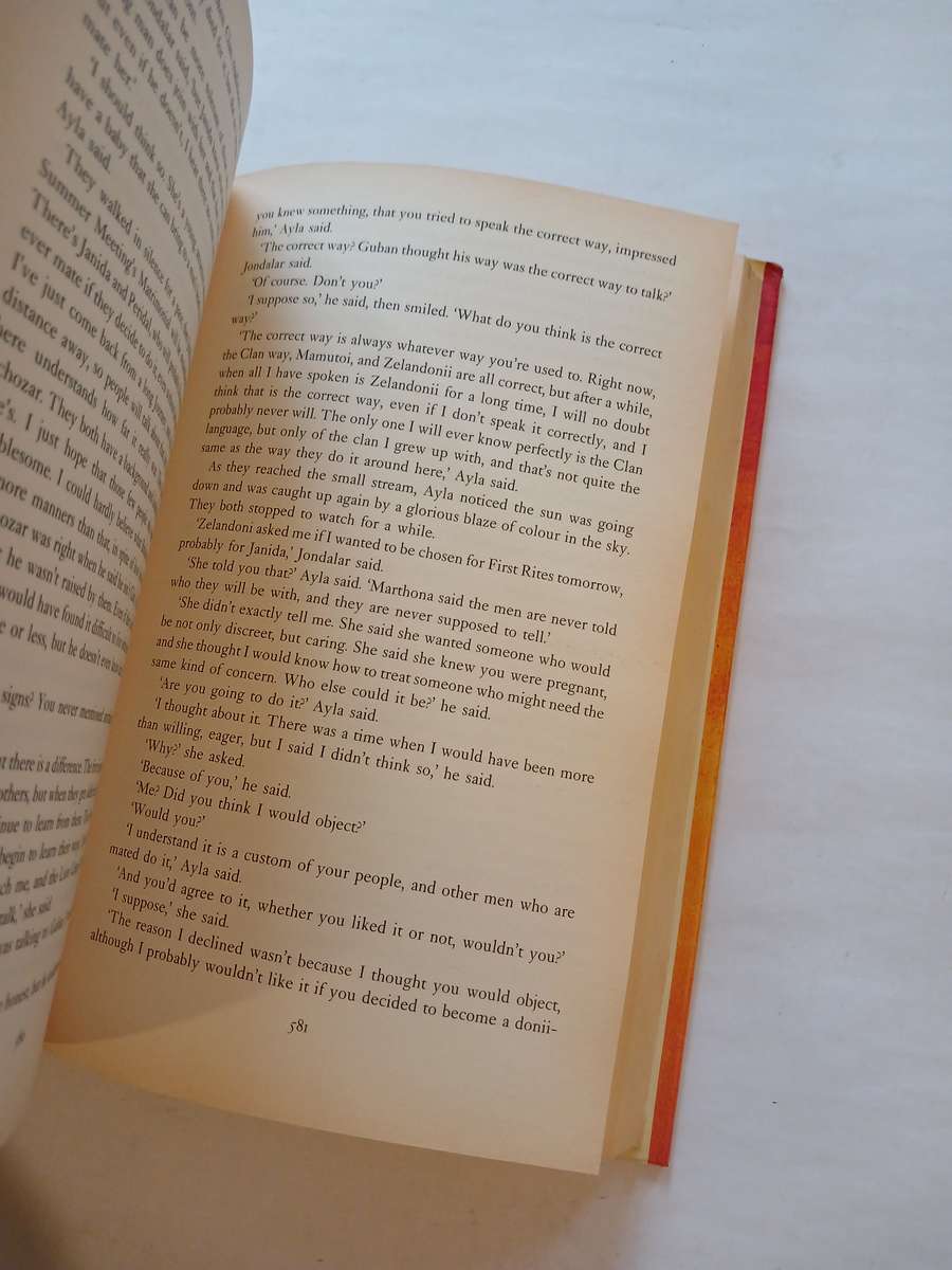 The Shelters of Stone by Jean M. Auel, Earth's Children, First Edition