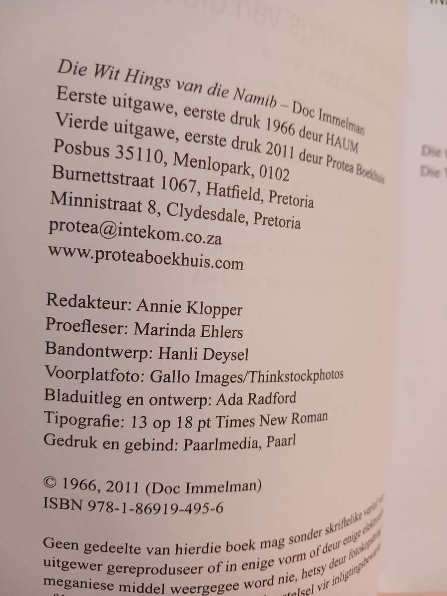 Die Wit Hings van die Namib by Doc Immelman