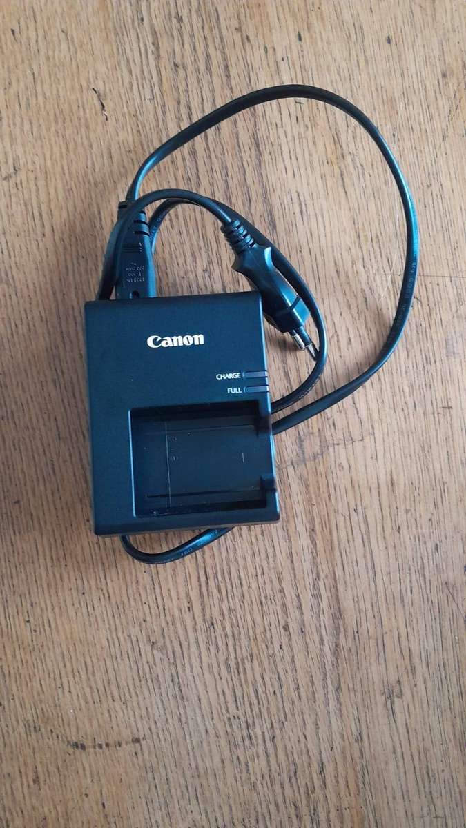 (Used) Canon EOS1200D camera