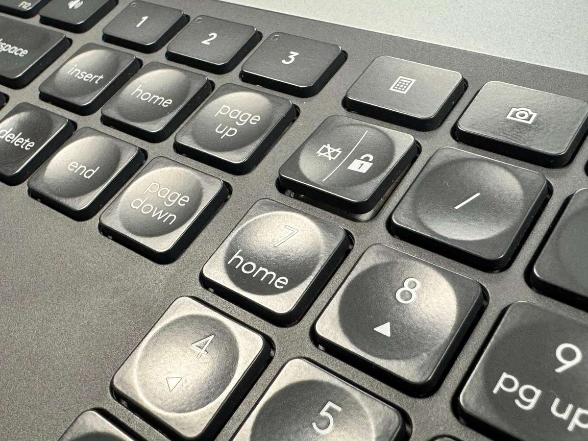 Logitech Craft Premium Wireless Keyboard