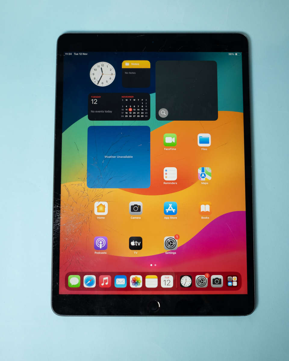 Apple Ipad Air 3rd Gen 64GB (Please Read)