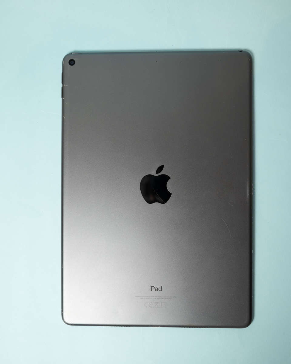 Apple Ipad Air 3rd Gen 64GB (Please Read)