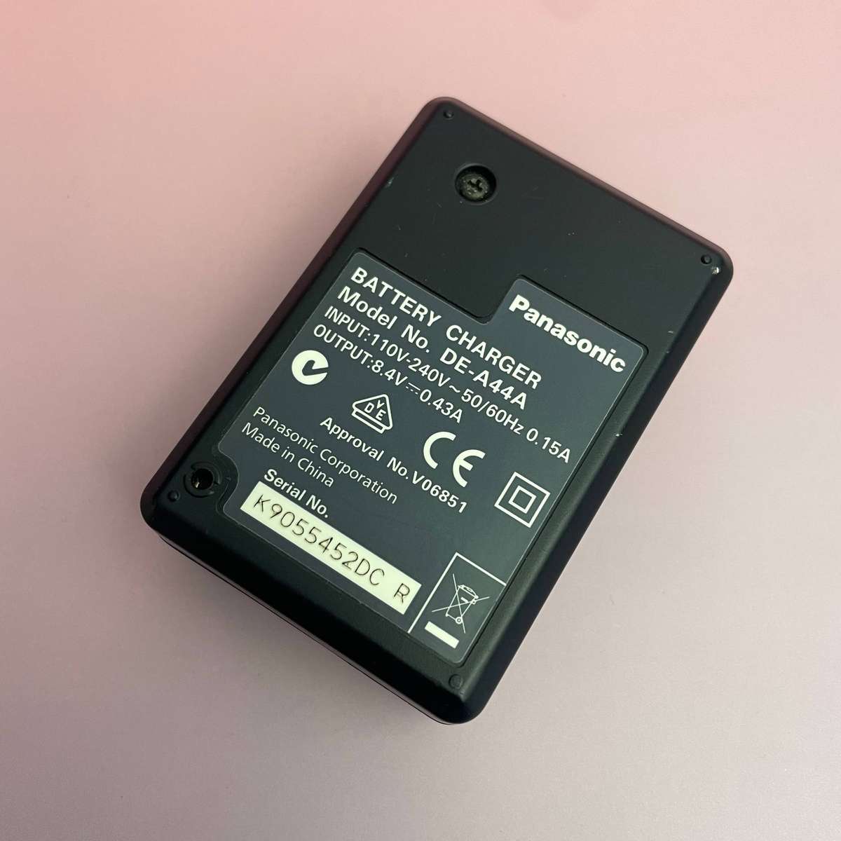 Panasonic Lumix Battery Charger DE-A44