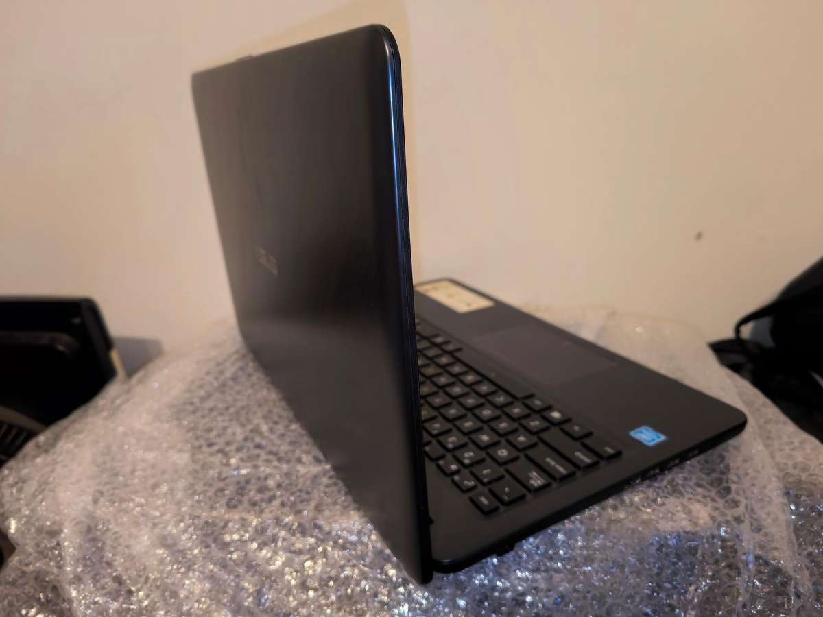Asus X543M Laptop - Intel N4020, 4GB LPDDR4 RAM, 1TB HDD