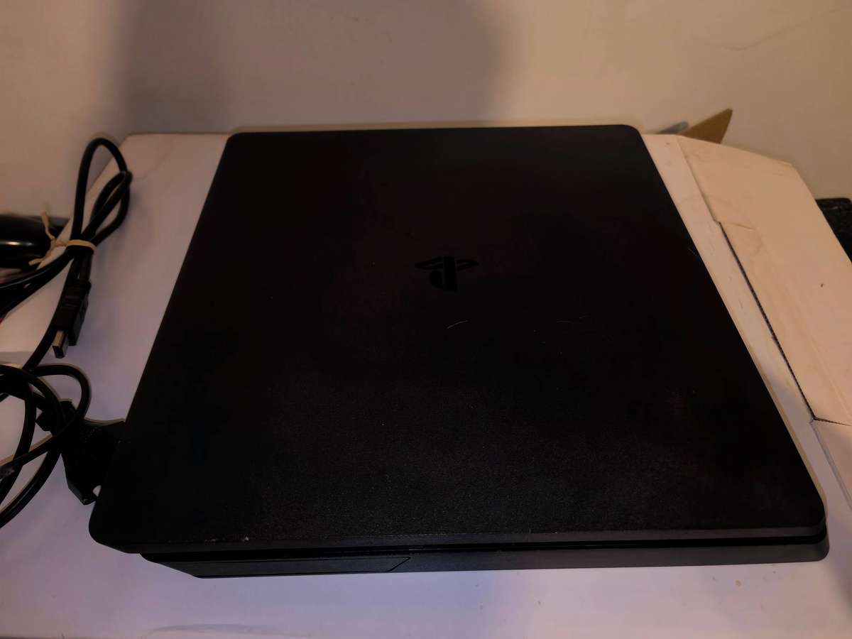 Playstation 4 Console with 1 controller & 3 Games
