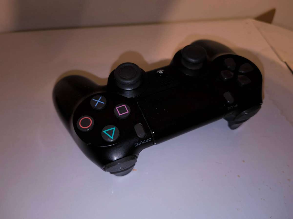 Playstation 4 Console with 1 controller & 3 Games