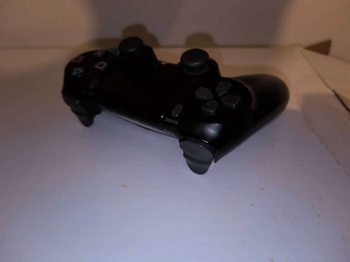 Playstation 4 Console with 1 controller & 3 Games