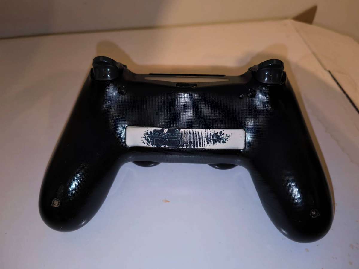 Playstation 4 Console with 1 controller & 3 Games