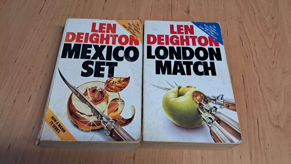 Len Deighton 2-book Bundle: Mexico Set and London Match