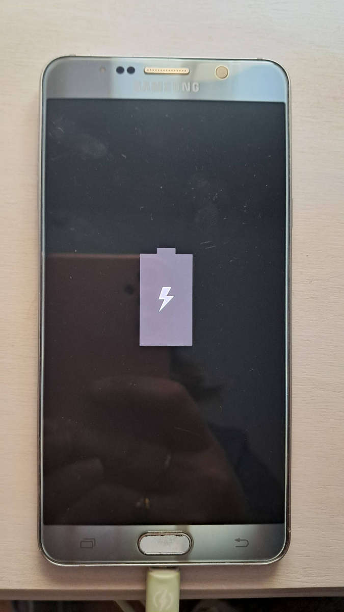 Samsung Galaxy Note 5 (cracked back cover)