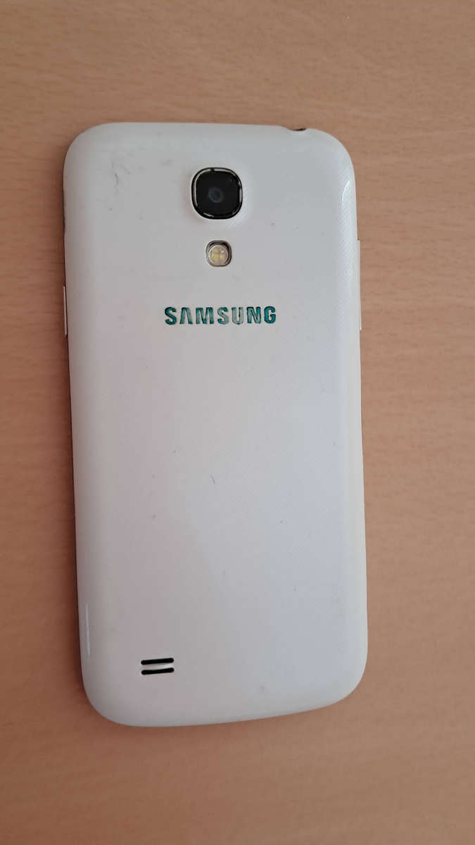 Samsung GT-I9190 phone (needs new battery)