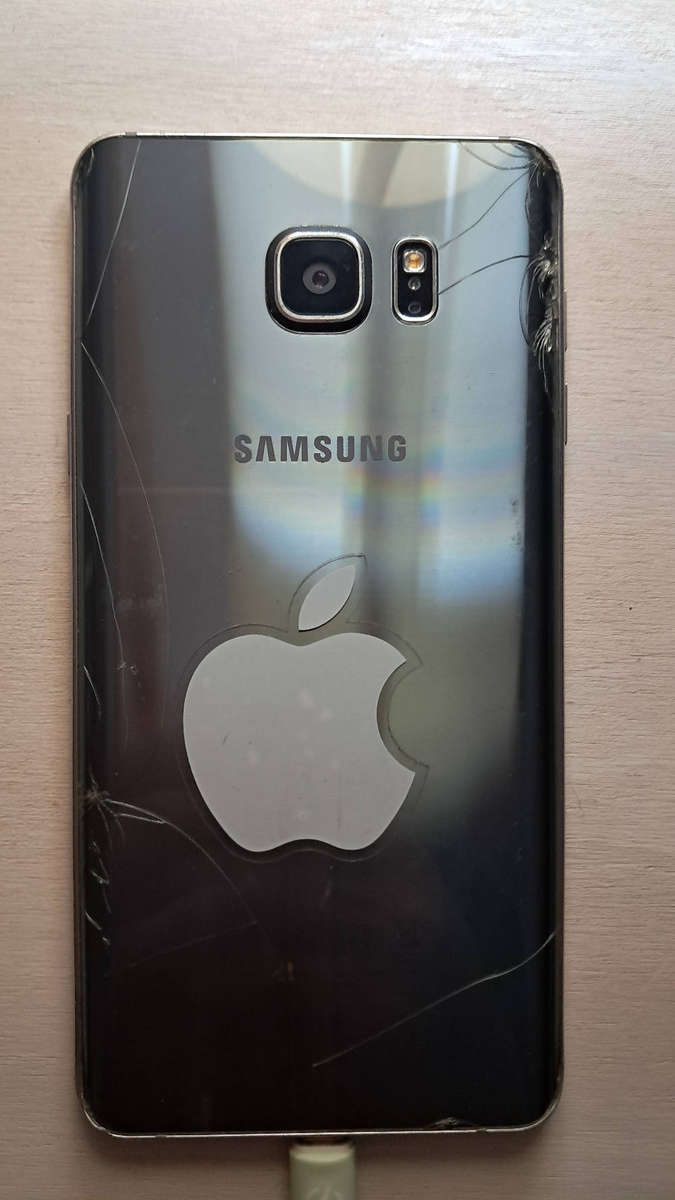 Samsung Galaxy Note 5 (cracked back cover)