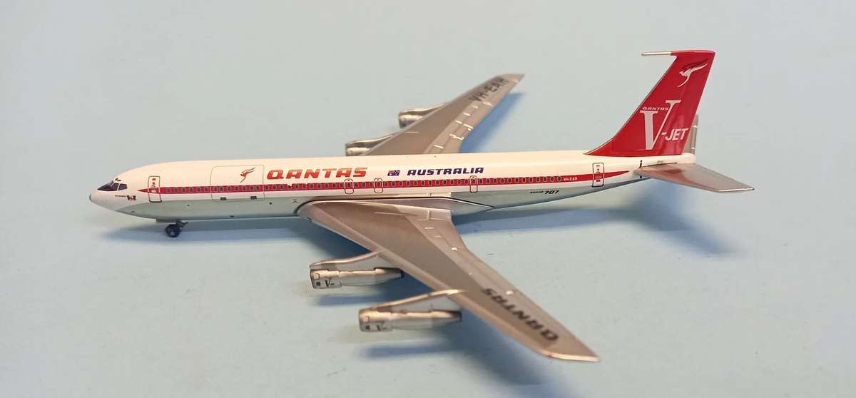 Boeing 707 Qantas -1/400 Scale (AeroClassics)(ACVHEAH)(TAS4566)
