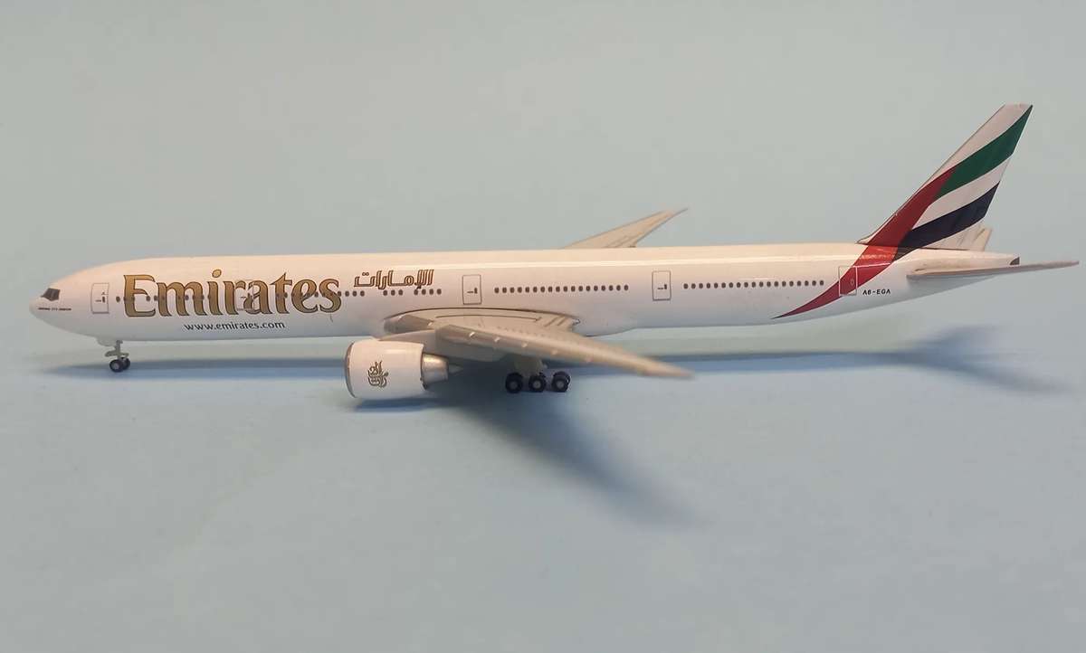 Boeing 777-300ER Emirates - 1/500 Scale (Herpa)(HW518277-004)(PW0006)