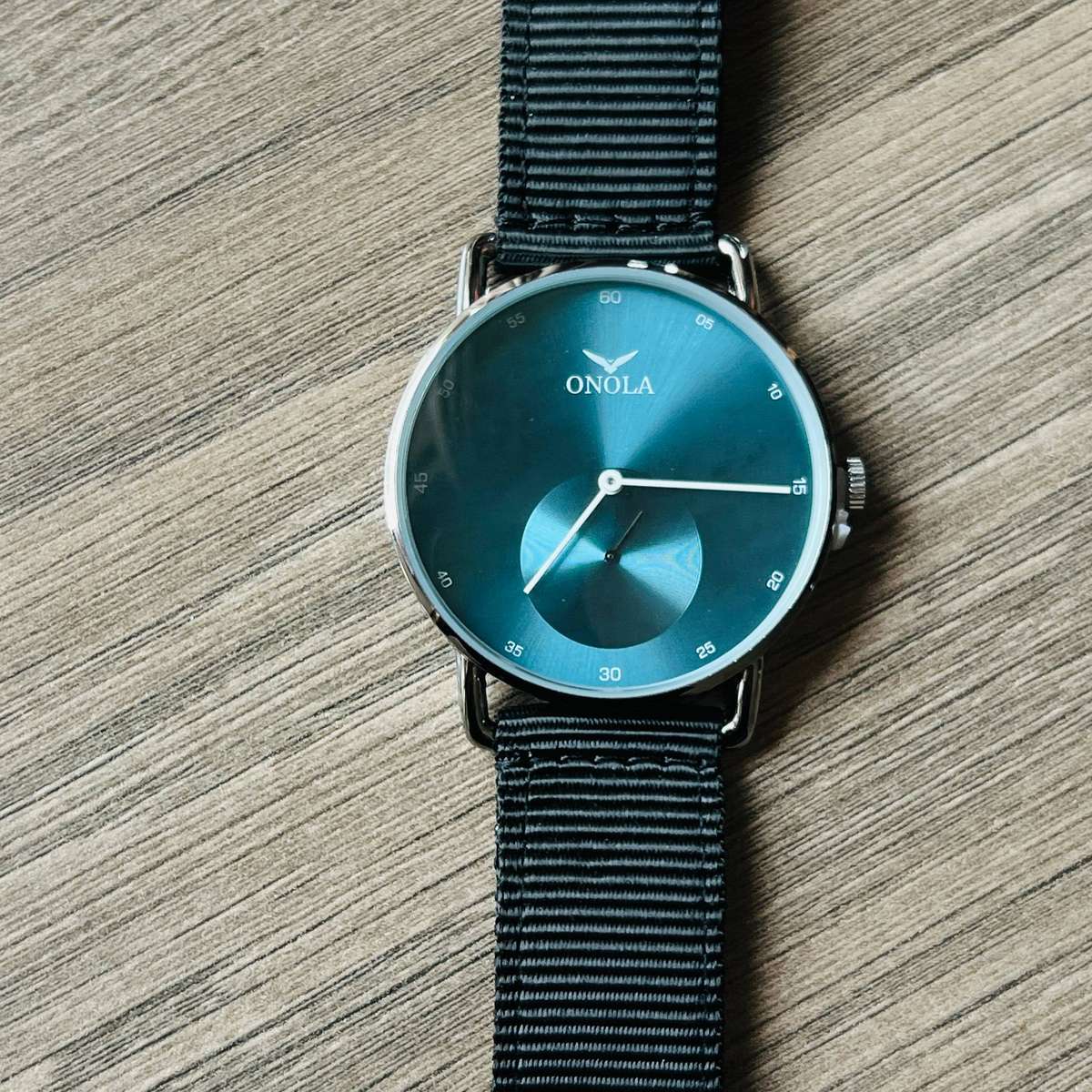 ONOLA Ultra Slim 41mm Nylon Strap Watch