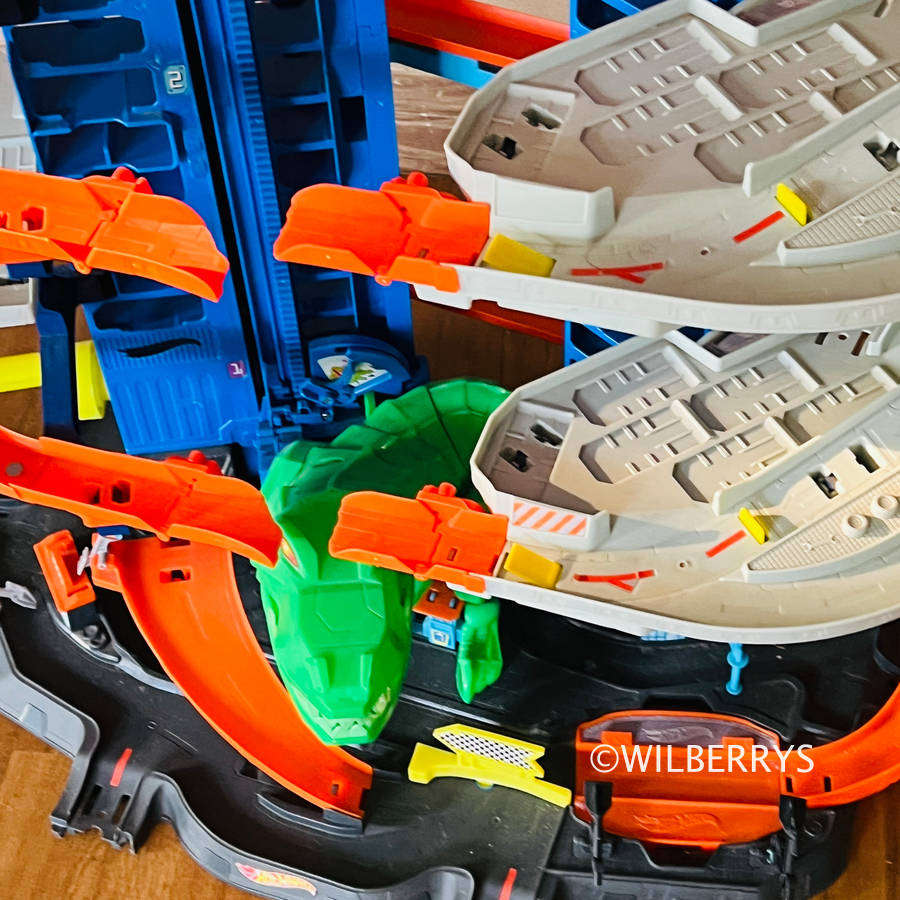 Hot Wheels Ultimate Garage T-Rex Attack